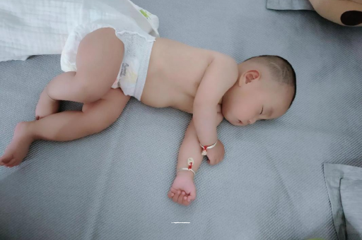 枣阳六个月宝宝眼睛散光